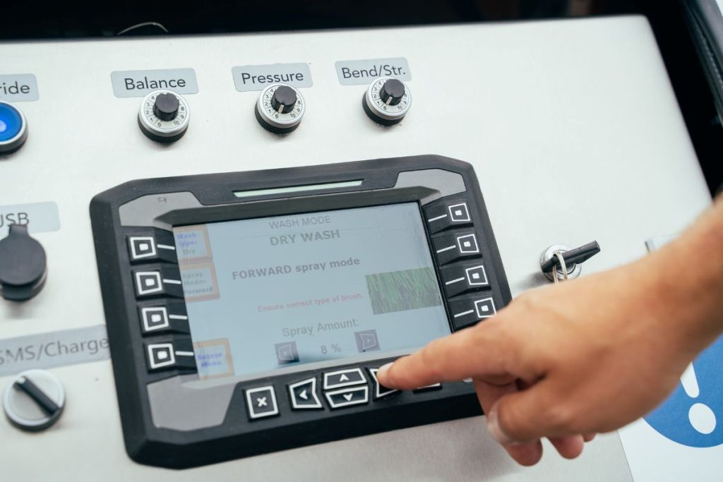 Nordic-Dino-Robot-Aircraft-washing-2